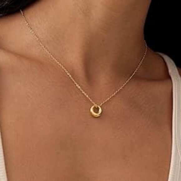 COPY - Neiman Marcus 14k Gold Plated Round Circle Necklace - Picture 4 of 5